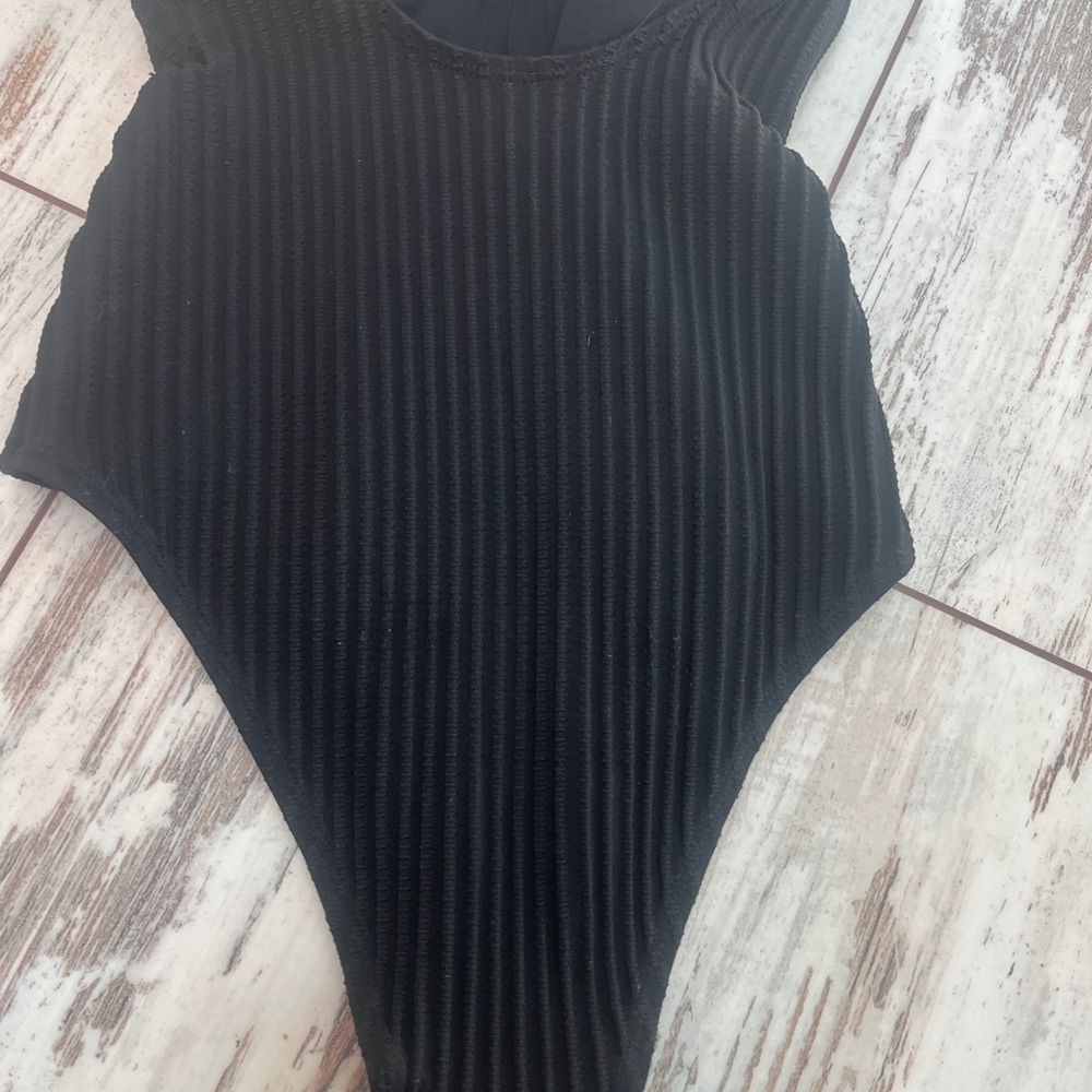 CUPSHE Black Ribbed One-Piece Swimsuit – Adjustable Straps - Small - Picture 5 of 12